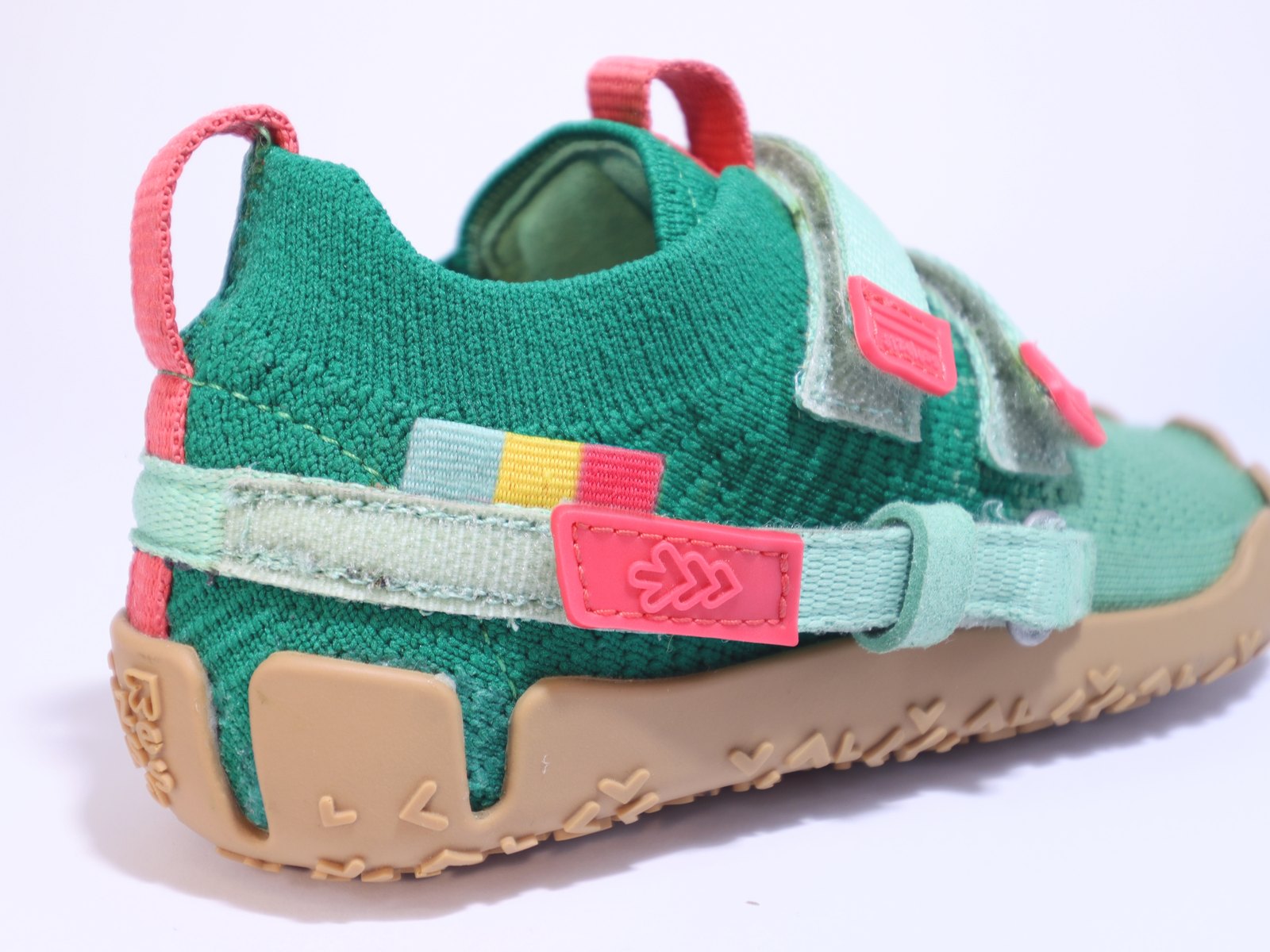 Turquoise, yellow and red colour markings on the side of the Sizeless shoe